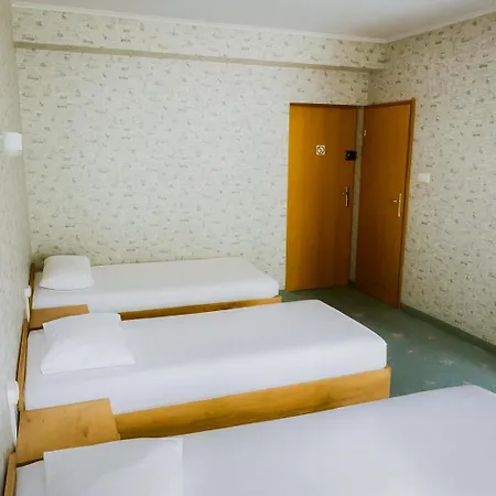 Hotel Victory - 10min Lotnisko Chopina, 15min To Zachodni, 5min To Progresja 4*